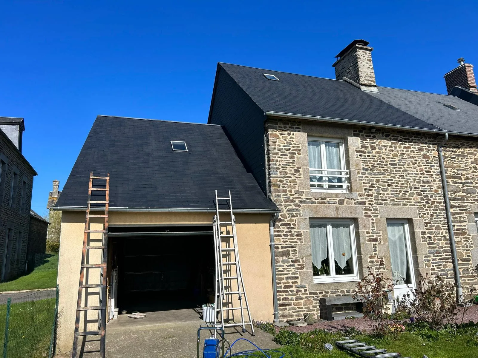 Toiture rénovée — résultat impeccable après traitement