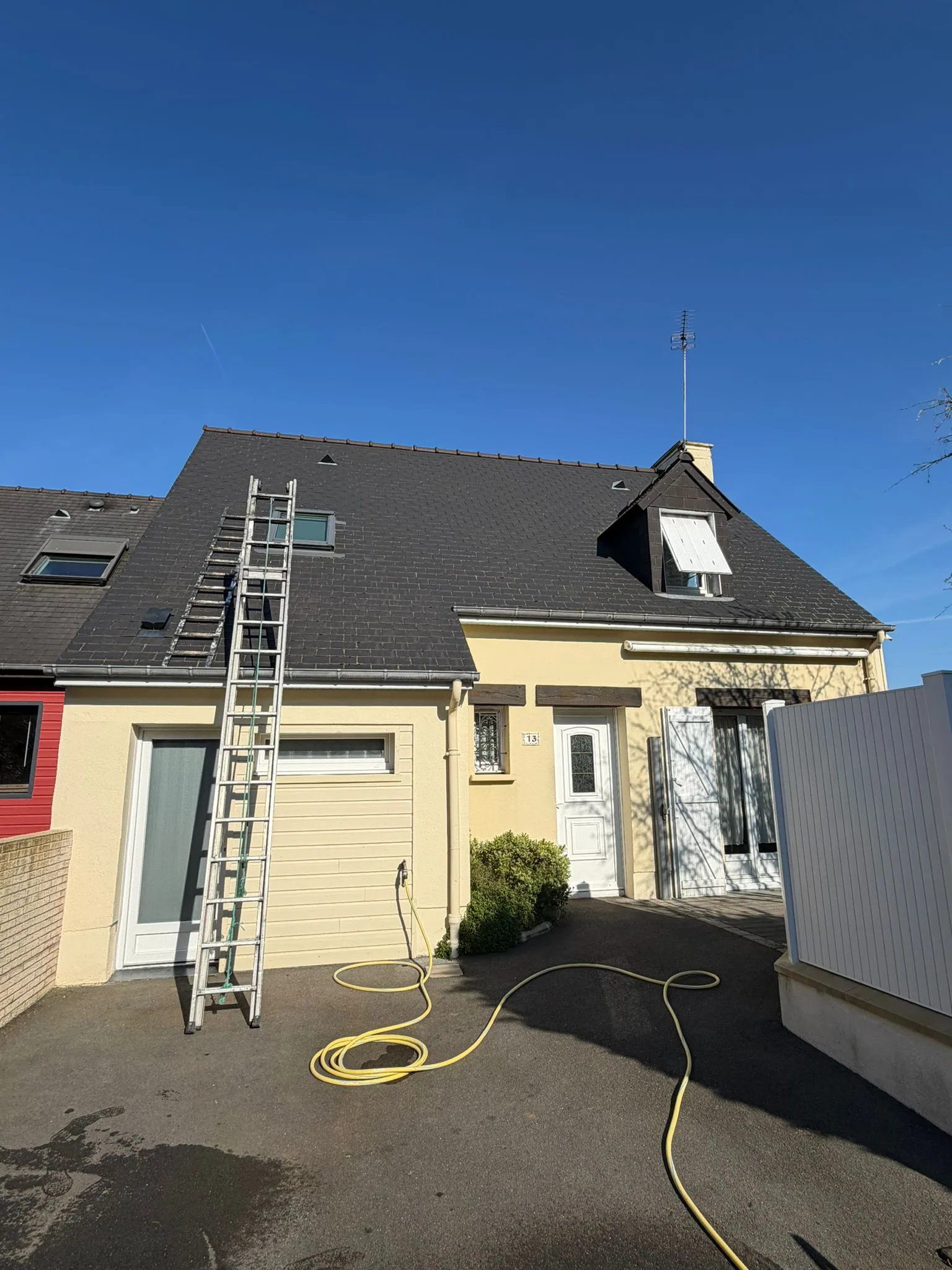Toiture dégradée avant réfection Sanchez Rénov
